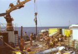 Remontée d'un tube d'échantillon de sédiments en mer Rouge