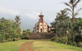 L'église de Bonjongo (ou Bodjongo), près du mont Cameroun, la plus vieille du pays