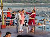 INDE1943 Cérémonie du Ganga Aarti à Rishikesh